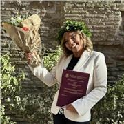 Impartisco lezioni di italiano, filosofia, psicologia, pedagogia, sociologia e antropologia. Sono psicologa, regolarmente iscritta all’albo